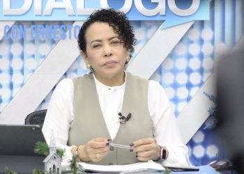 Carolina Recinos exhorta a diputados a aprobar presupuesto 2021 antes de irse de vacaciones