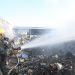 Incendio en chatarrera deja cuatro personas lesionadas en Lourdes