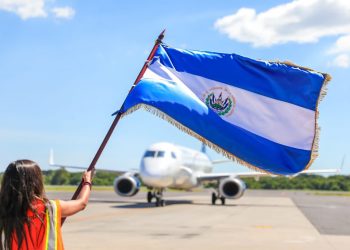 Aeropuerto de El Salvador recibirá 200,000 pasajeros en diciembre