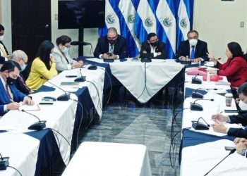 Asamblea no aprueba presupuesto y ARENA y FMLN amenazan con recortes en carteras