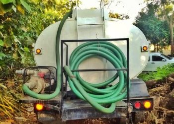Capturan a dos sujetos por derramar fluidos contaminantes en laguna de Apastepeque