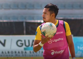 Denis Pineda guio la victoria del Técnico Universitario en el fútbol ecuatoriano