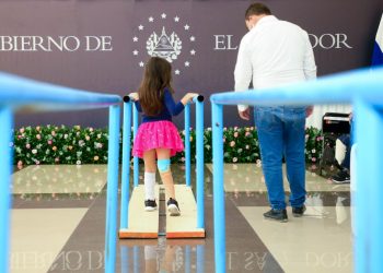 Entregan prótesis y órtesis a salvadoreños de todo el país