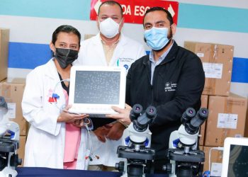 Alabí verifica equipo en Hospital Bloom