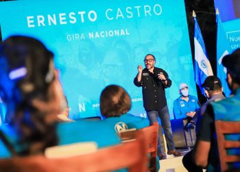 «El 28 de febrero el electorado enterrará a ARENA y al FMLN», dice Ernesto Castro