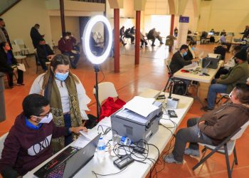 Servicios en el exterior benefician a más de 5,000 salvadoreños en EE. UU.