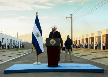 Presidente Bukele entrega viviendas nuevas a 252 familias afectadas por tormenta Amanda y deslave en Nejapa