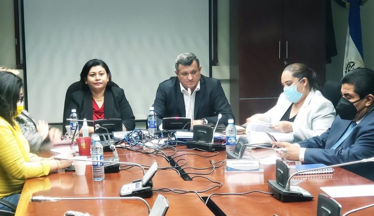 Diputados enviarán una nota a director de la PNC para que los funcionarios sean requeridos bajo ese procedimiento. Foto/ Cortesía.