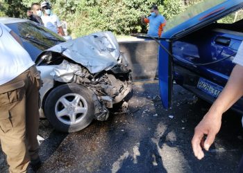 Colisionan dos conductores ebrios en carretera que conduce de Santa Ana a San Salvador