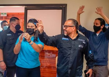 Ernesto Castro se reúne con jóvenes de San Salvador