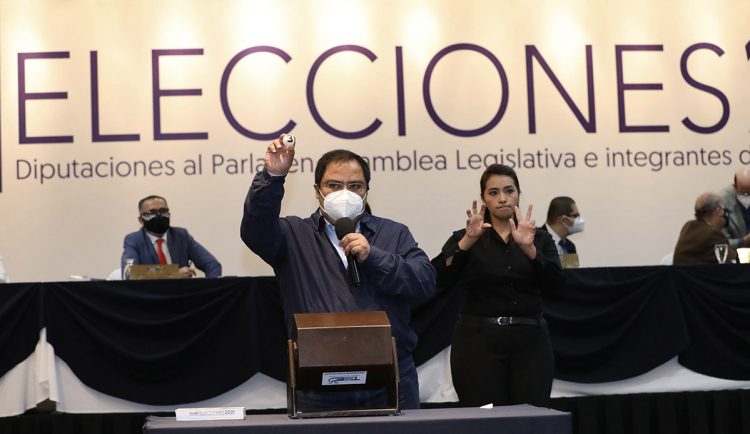 El sorteo se realizó ayer por la mañana en un hotel capitalino. / FOTO: Mauricio Castro