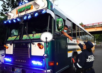 Intensifican controles de medidas de bioseguridad en el transporte colectivo de El Salvador