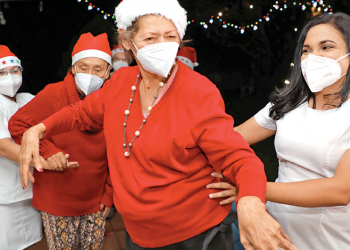 Hogar de adultos mayores celebra el inicio de la Navidad