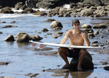 Lucca Mesinas, surfista peruano: «Las olas de El Salvador son perfectas»
