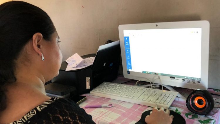 Con el Programa Modalidades Flexibles el Mined atiende a jóvenes y adultos con sobreedad interesados en completar los estudios de tercer ciclo o bachillerato general. Foto: Cortesía/Mined.