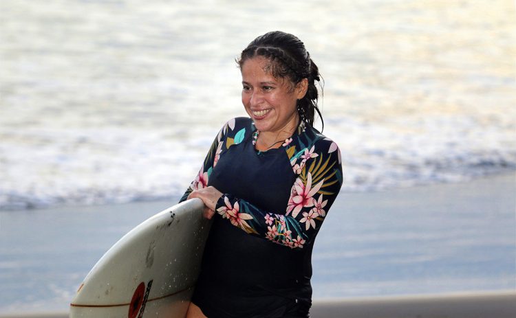 La Ministra de Turismo, Morena Valdez, considera que el surf está siendo clave en la recuperación del turismo en la zona costera. Foto archivo/DES