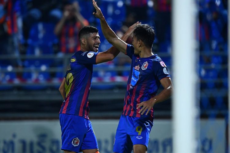 Nelson Bonilla celebrando hoy otro gol en Tailandia. Facebook/Thai Port