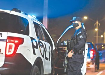 Hieren a policía tras ataque con arma de fuego en Zaragoza