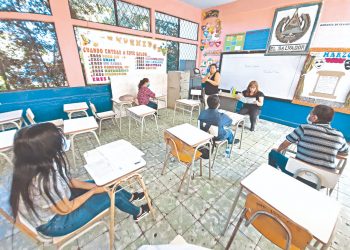 Futuros bachilleres salvadoreños con discapacidad auditiva realizaron prueba AVANZO