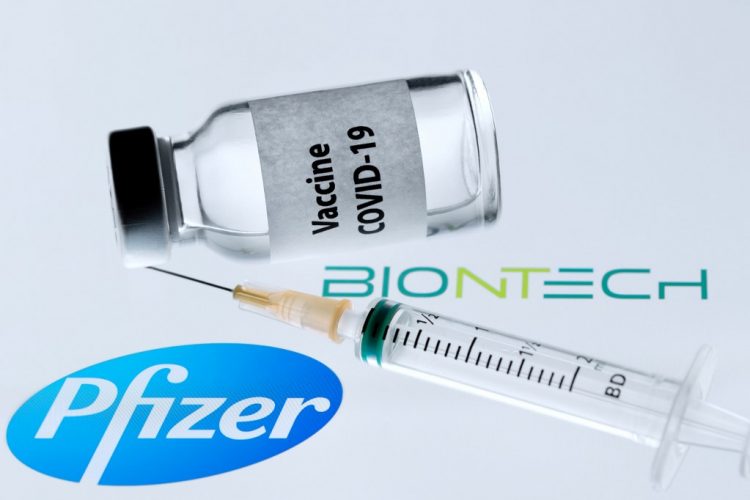En septiembre, BioNTech anunció la adquisición de una planta del grupo suizo Novartis en Marburgo, en el centro de Alemania, para aumentar sus capacidades de producción.