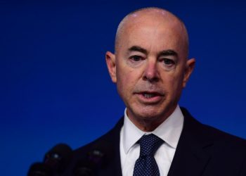 Mayorkas adelanta que Biden buscará humanizar la política migratoria de EE.UU.