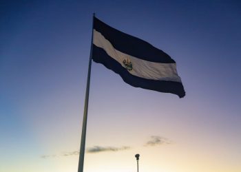Dinero de bandera gigante ubicada en San Salvador pudo invertirse en prevención, según experto
