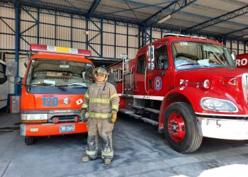 Walter Carreño, el héroe bombero que ubicó y apagó la válvula que alimentaba incendio en planta gasera en Soyapango