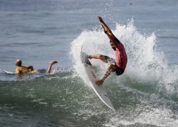 Bryan Perez, surfista nacional:   «Nuestra mentalidad es triunfar en casa»