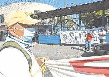 Cerca de 5,000 empleados salvadoreños han sido afectados por retenciones