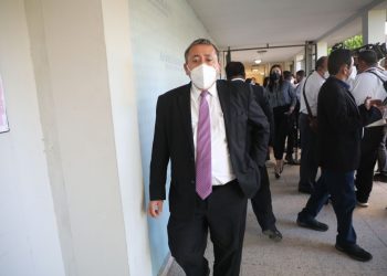 ¿Qué servicios ofrecen los negocios del diputado de Arena, Carlos Reyes?