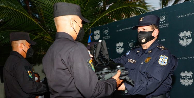 Entregan uniformes a la STORM, unidad del Plan Control Territorial
