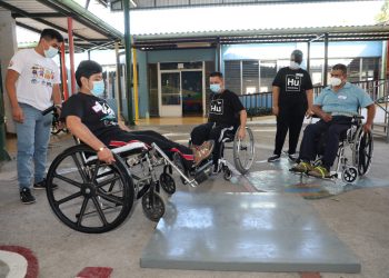 Usuarios en sillas de ruedas reciben Taller «Vida Independiente»