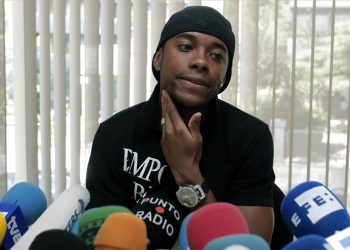 Brasileño Robinho es condenado en Italia por violación
