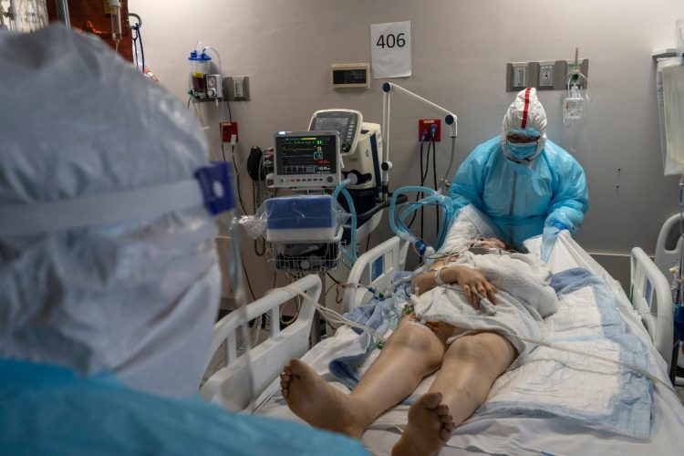 El sistema de salud ha alcanzado un
nivel preocupante por la enfermedad.  Foto AFP.