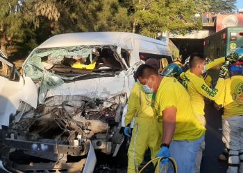 Dos personas resultaron lesionadas en accidente de tránsito en carretera hacia Santa Ana
