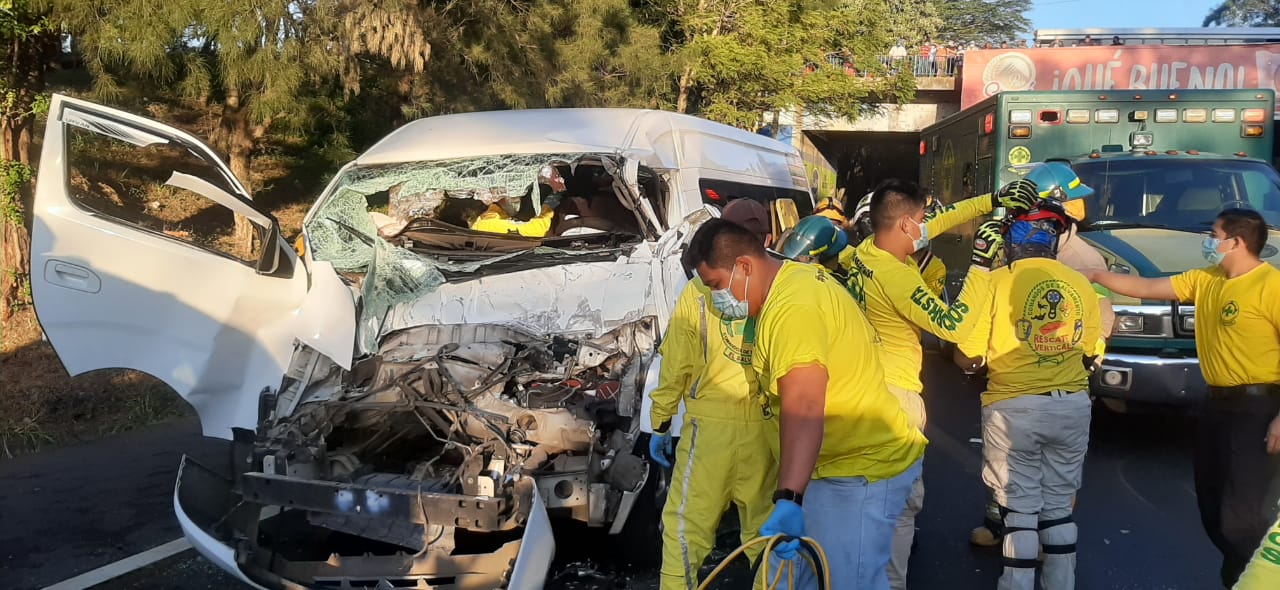 Dos personas resultaron lesionadas en accidente de tránsito en