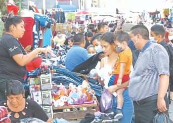 Dirección de Medicamentos avala importar la vacuna de Oxford en El Salvador