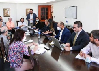 Propuesta plantea que salvadoreños decidan en controversias entre órganos de Estado