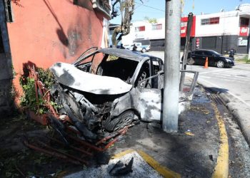 Pareja que discutía mientras conducía en carretera se accidenta en Santa Tecla