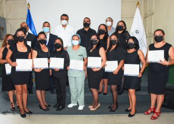Personal de enfermería de El Salvador se capacita en atención de hemodiálisis