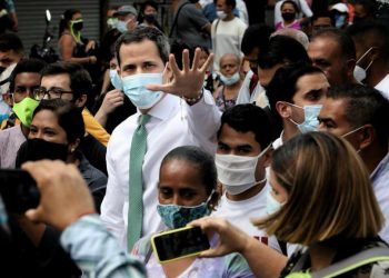 Entre elecciones y amenazas de cárcel, Guaidó busca más sanciones para Maduro