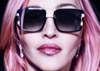 ¡No importa la edad! Madonna sorprende a sus fans haciéndose su primer tatuaje a los 62 años