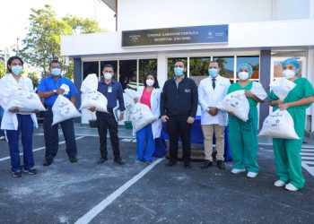 MINSAL entrega paquetes alimentarios a personal de primera línea