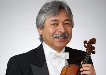 Violinista salvadoreño conquista con sus melodías en Sendai