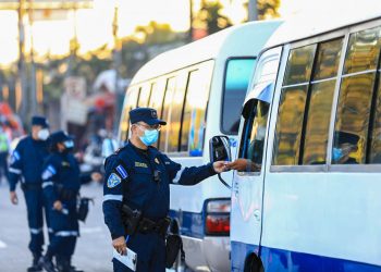 Autoridades imponen sanciones a transporte colectivo en operativo de verificación de medidas sanitarias y tarifa