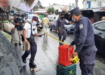 Encuentran cadáver de hombre en comercio cercano a Cementerio Los Ilustres