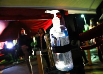 El 80 % de establecimientos no cumplen con los protocolos de bioseguridad contra la COVID-19 en El Salvador