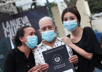Entregan títulos de propiedad a más de 80 familias de Nuevo Cuscatlán