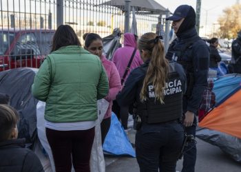 México advierte que detendrá caravanas migrantes sin documentación