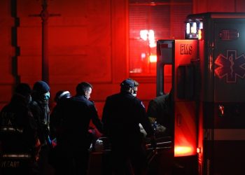 Muere mujer tras recibir un disparo en disturbios en el Capitolio de EE. UU.